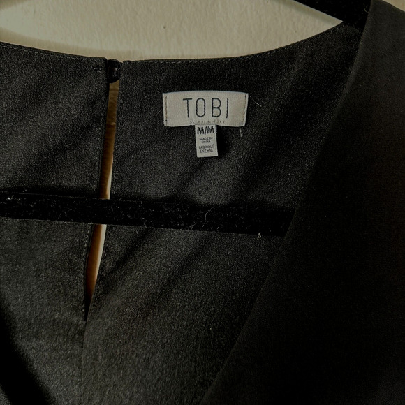 Tobi Black Cold Shoulder Long Sleeve Flowy V-Neck Keyhole Back Blouse M - Picture 5 of 15